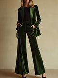 Traje de Dos Piezas de Terciopelo de Alta Gama para Mujeres con Blazer de Solapa Notch y Pantalones de Pierna Ancha Retro Elegante – Verde