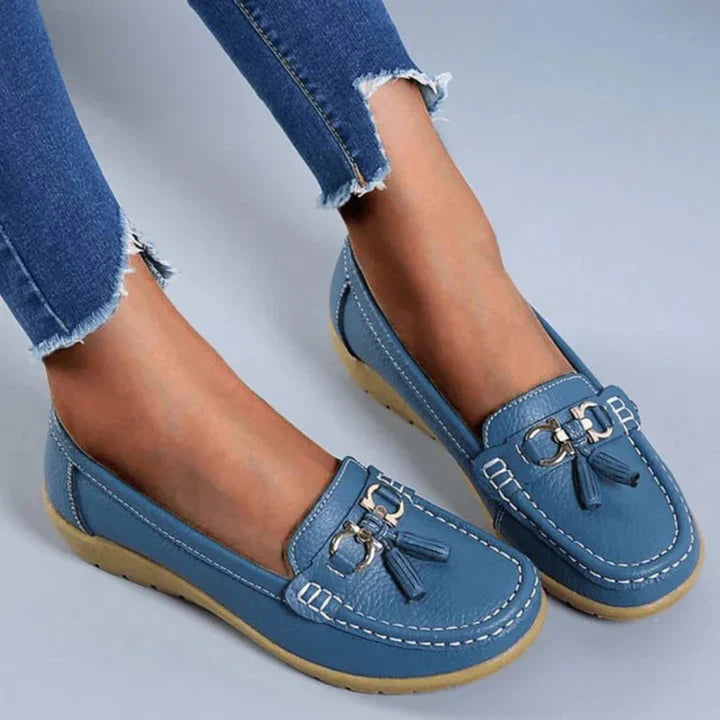 Mocasines bajos sin cordones para mujer con detalle de flecos, elegantes y cómodos para el día a día – Blanco