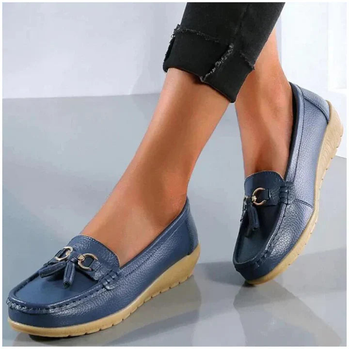 Mocasines bajos sin cordones para mujer con detalle de flecos, elegantes y cómodos para el día a día – Blanco