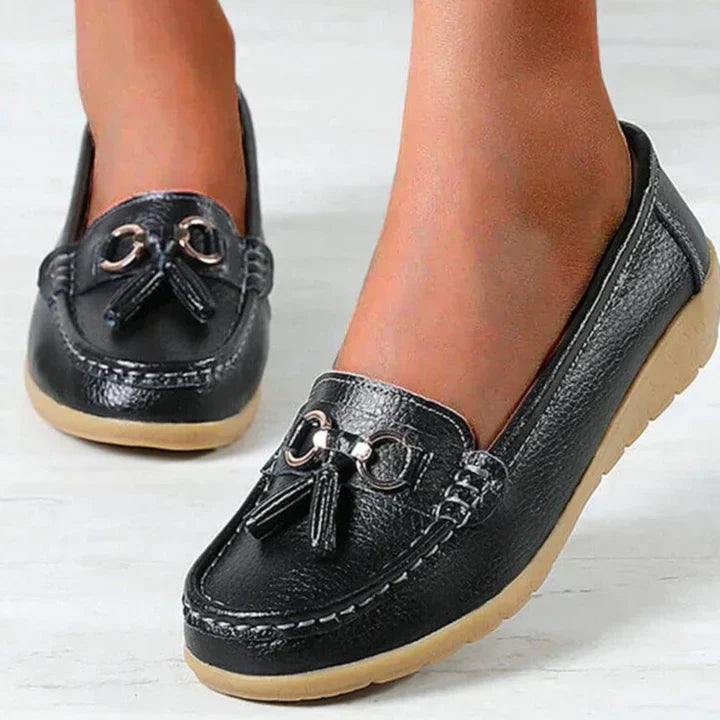 Mocasines bajos sin cordones para mujer con detalle de flecos, elegantes y cómodos para el día a día – Blanco