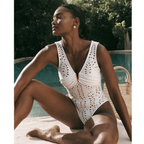 Conjunto de traje de baño de una pieza con escote en V, corte láser y florales & falda larga para vacaciones en la playa, resort, fiesta en la piscina, crucero, luna de miel – Blanco