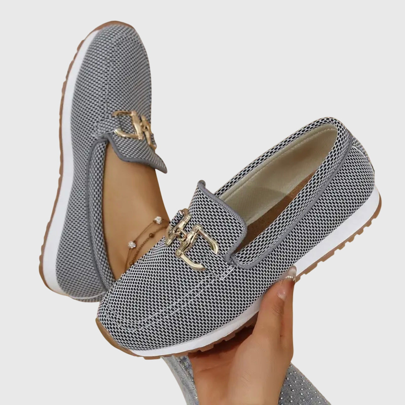 Mocasines Transpirables para Mujeres con Detalle de Caballo Dorado, Ligeros y de Fácil Uso – Susana