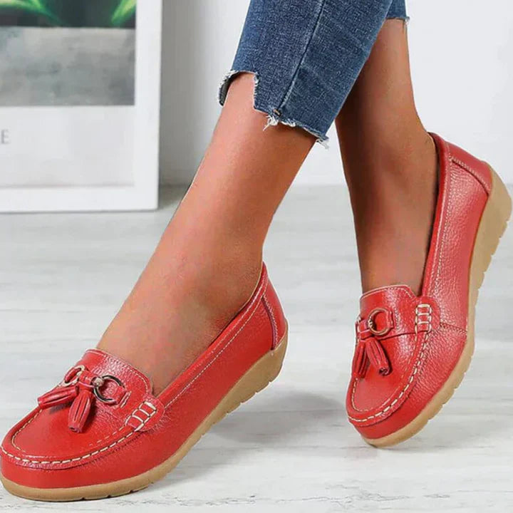 Mocasines bajos sin cordones para mujer con detalle de flecos, elegantes y cómodos para el día a día – Blanco