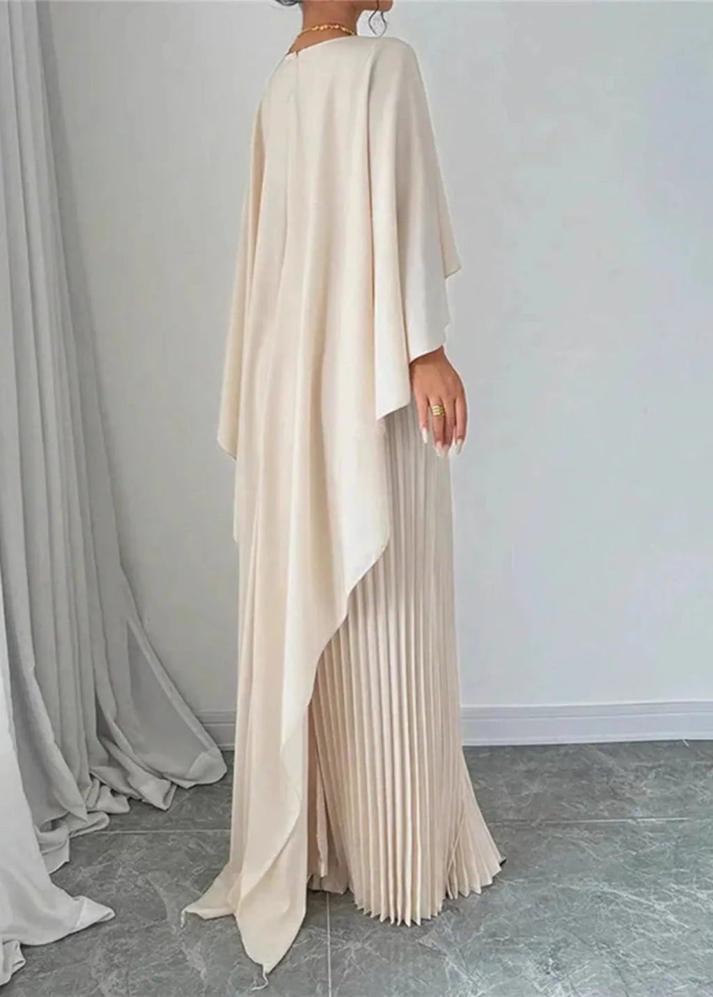 Vestido Largo de Invitada de Boda con Capa Plisada Fluida Elegante Gown Formal – Makayla
