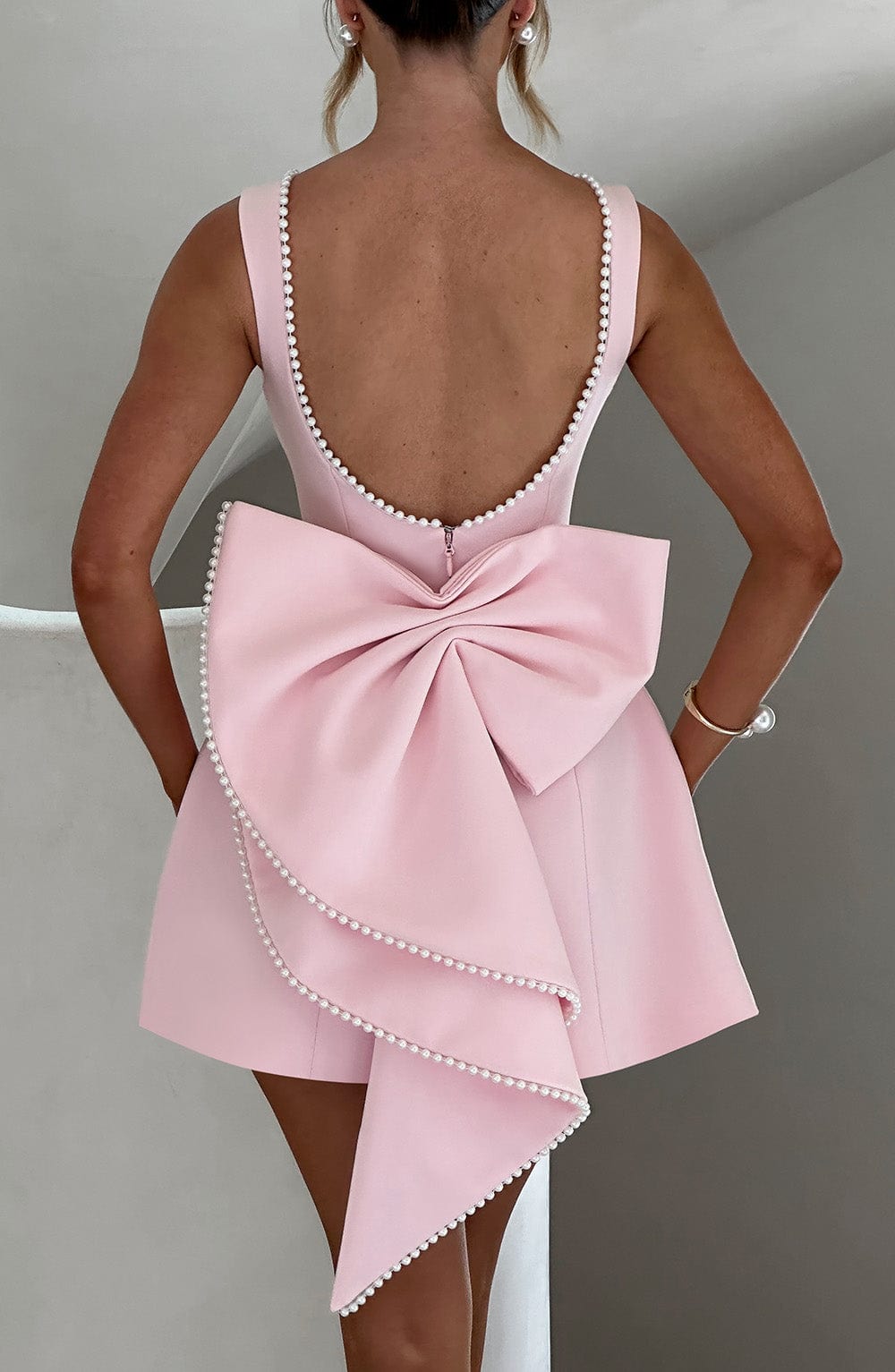 Vestido Mini de Fiesta con Espalda de Lazo Estructurado y Detalle de Perlas para Mujeres – Blush