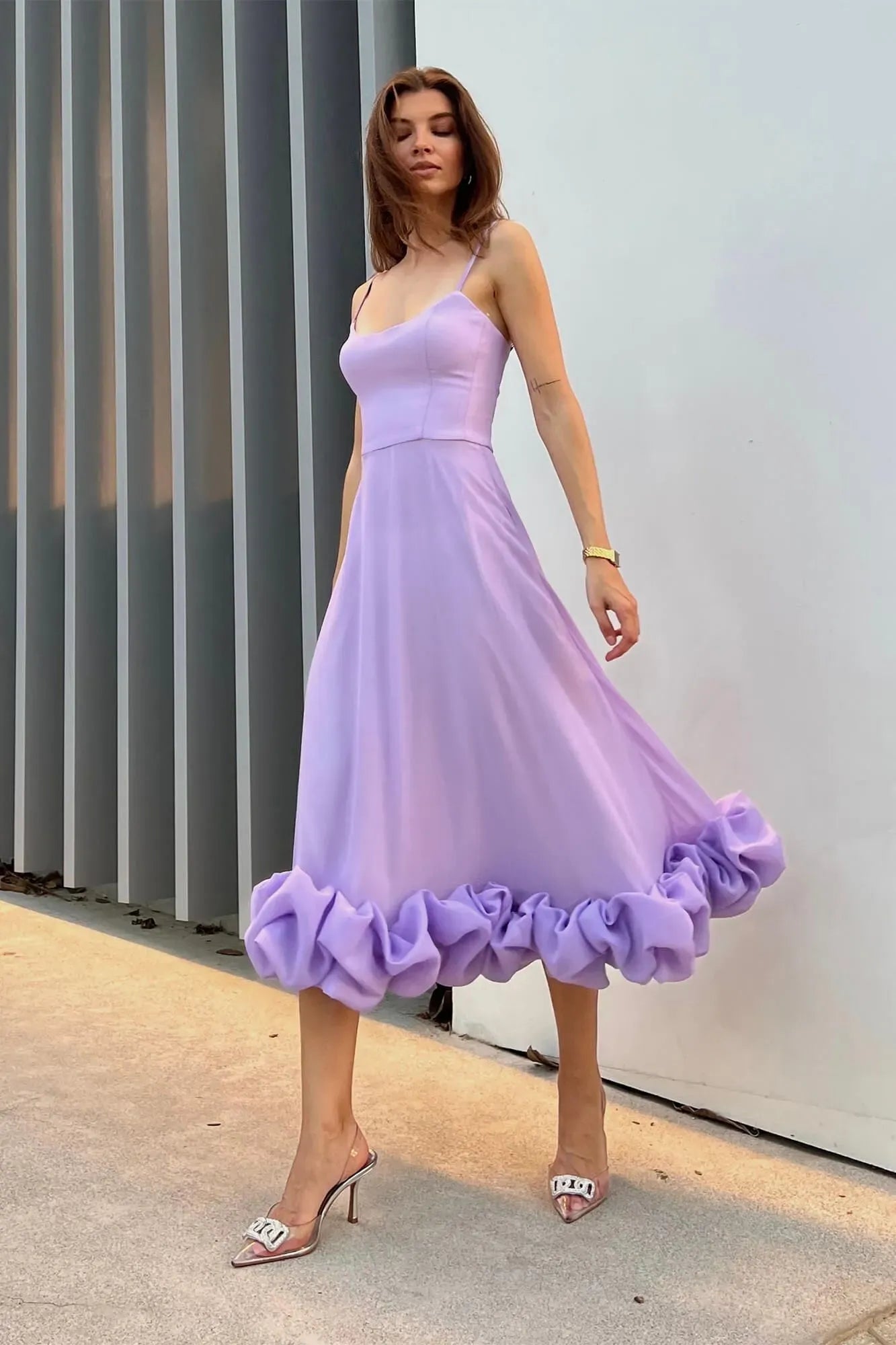 Vestido Midi Sin Mangas para Invitadas de Boda - Silueta Fluida, Definición de Cintura, Ligero y Versátil – Heather