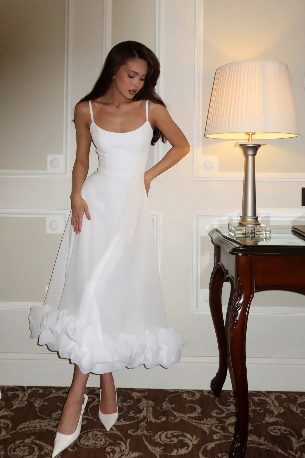 Vestido Midi Sin Mangas para Invitadas de Boda - Silueta Fluida, Definición de Cintura, Ligero y Versátil – Heather