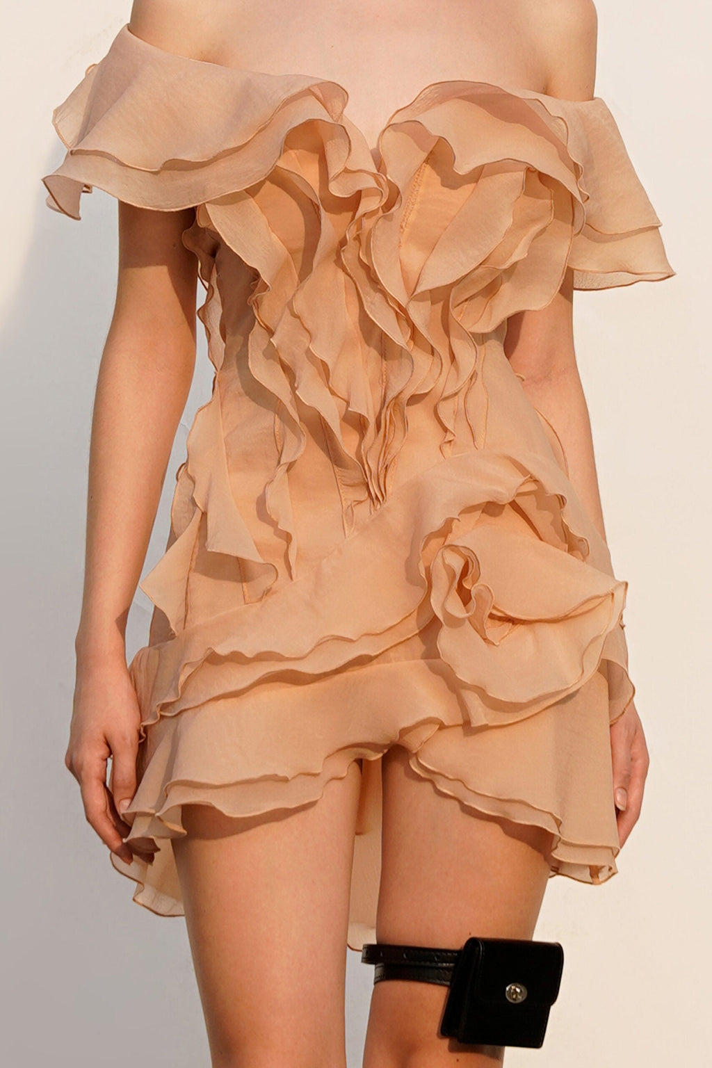 Vestido Mini Formal de Cuello en V con Volantes y Hombros Descubiertos para Mujeres – Jazlyn