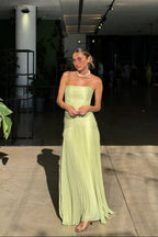 Vestido Largo Sin Tirantes con Cintura Caída para Invitadas a Bodas, Fiestas en Jardín, Ceremonias y Galas de Verano – Skyla Verde Salvia