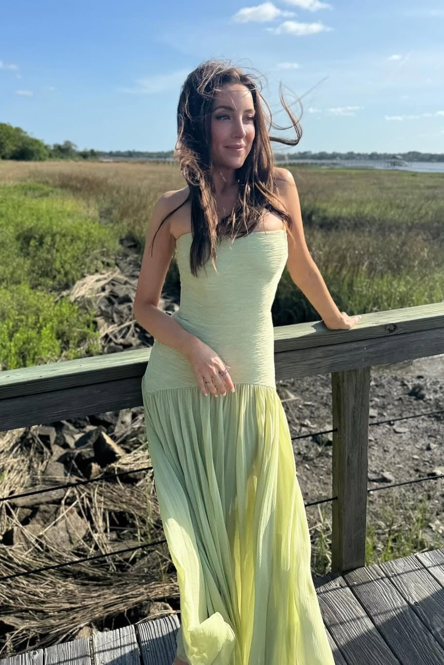 Vestido Largo Sin Tirantes con Cintura Caída para Invitadas a Bodas, Fiestas en Jardín, Ceremonias y Galas de Verano – Skyla Verde Salvia