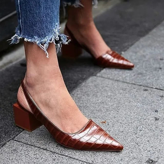Zapatos de Tacón Bajo Elegantes con Punta Afilada para Mujeres, Slingback, Trabajo, Oficina, Formal, Boda, Fiesta, Uso Diario – Pernille Negro Marrón
