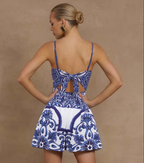 Conjunto de Bañador de Una Pieza con Falda o Pantalones Cortos de Estampado Majólica para Mujeres - Vacaciones en la Playa, Resort, Fiesta en la Piscina, Crucero de Verano – Azul y Blanco