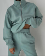 Conjunto de Dos Piezas Casual Oversized para Mujeres con Media Cremallera y Joggers de Cintura Alta – Grace