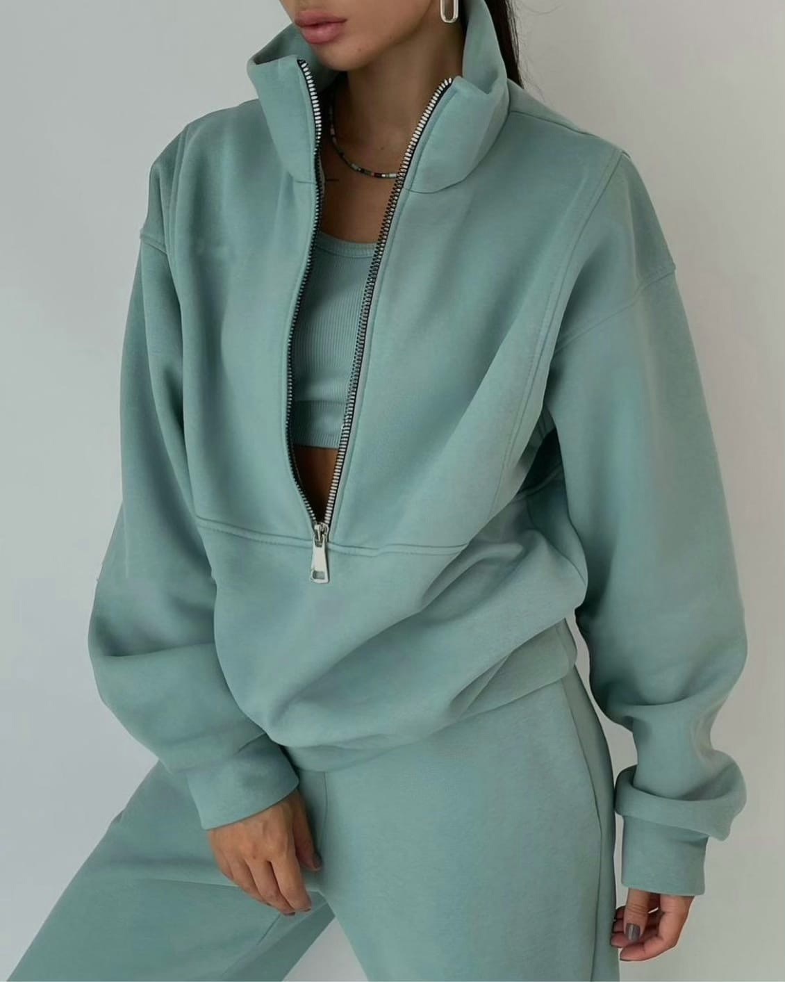 Conjunto de Dos Piezas Casual Oversized para Mujeres con Media Cremallera y Joggers de Cintura Alta – Grace