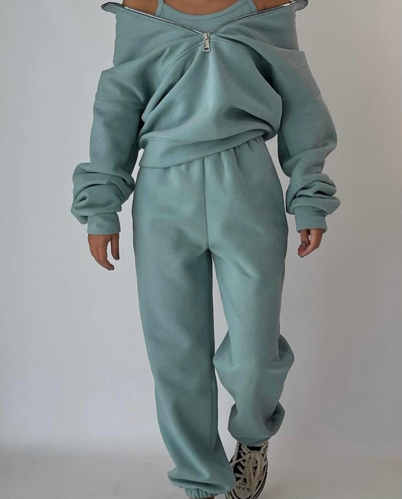 Conjunto de Dos Piezas Casual Oversized para Mujeres con Media Cremallera y Joggers de Cintura Alta – Grace